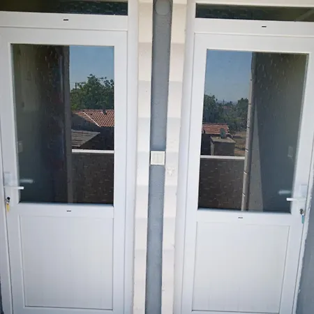 Reis Ev * אג'אבאט
