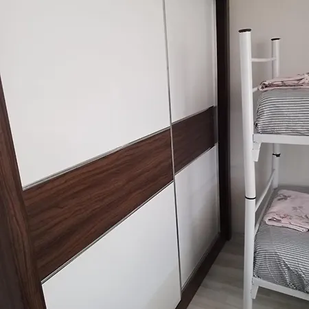 Reis Ev אג'אבאט